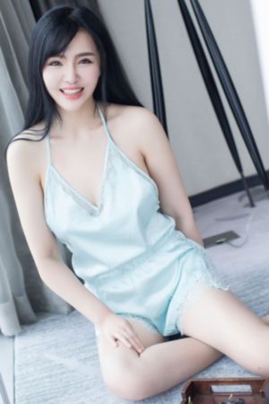 一个男人和两个女人操逼视频_4K免费播放